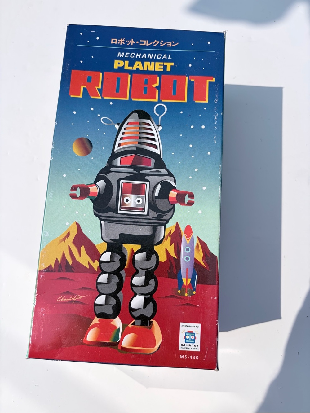 Mechanical Planet Robot Toy - Black and Red Retro Action Figure